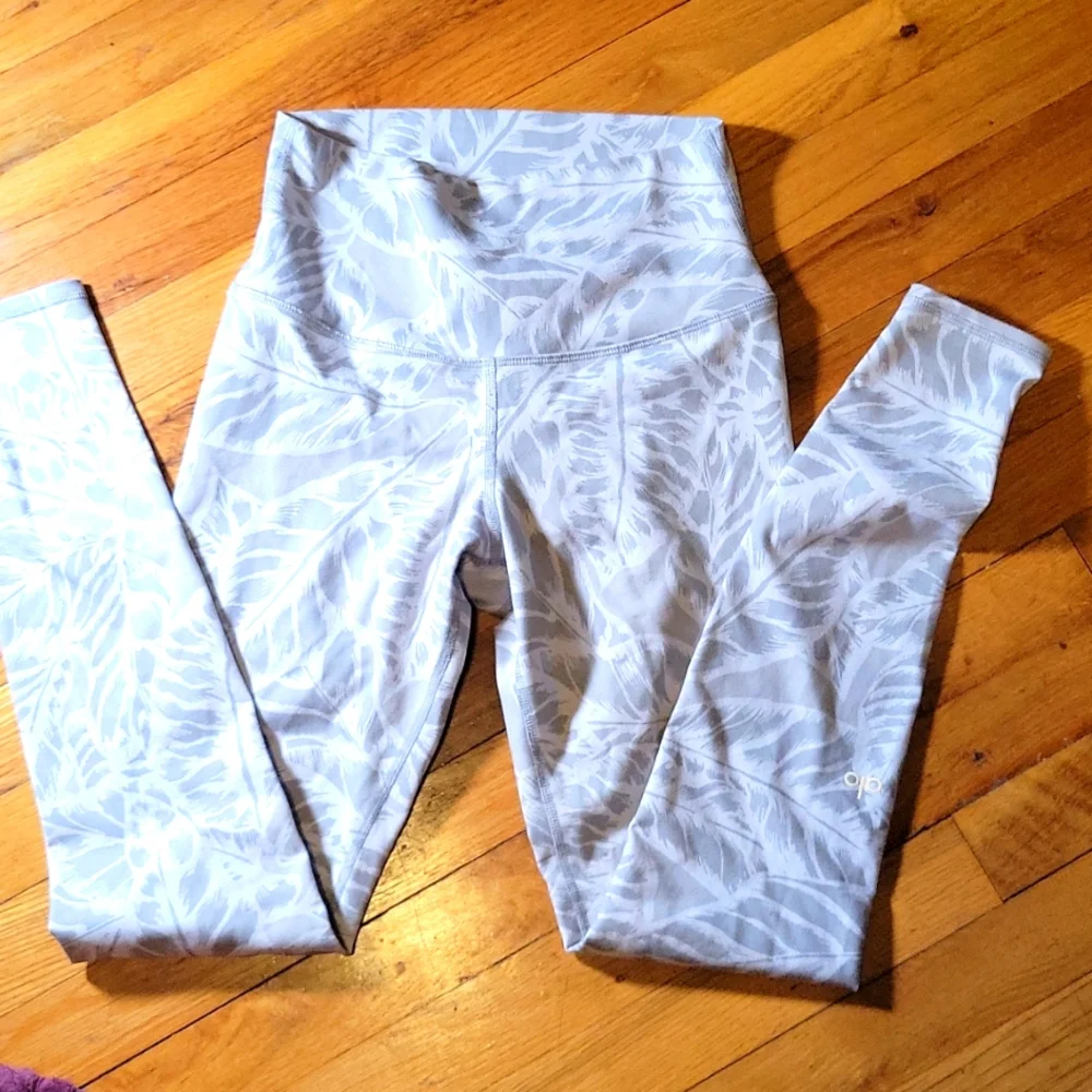 ALO gray white high waisted full length yoga leggingd  small